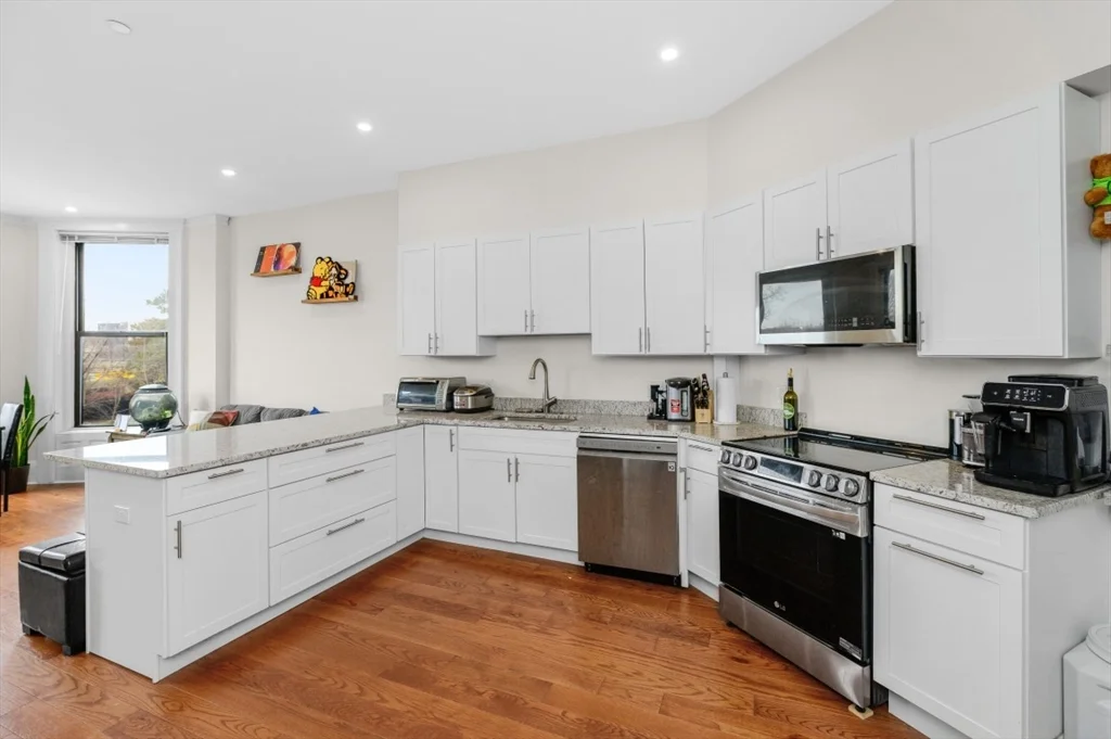 25 Bay State Rd, Back Bay