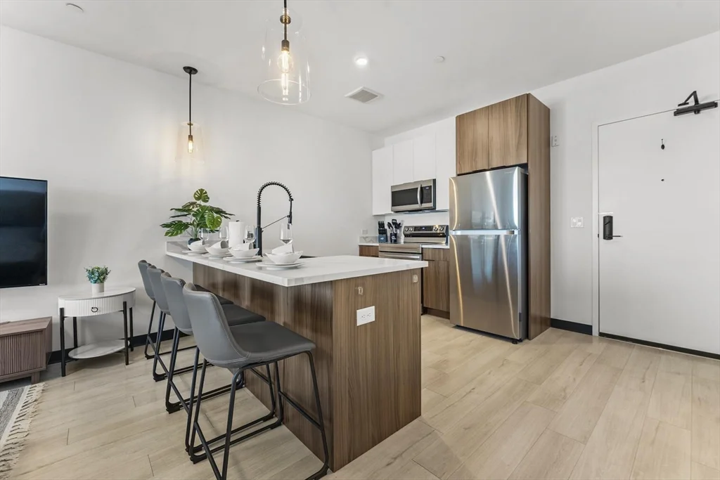 600 Broadway, Everett