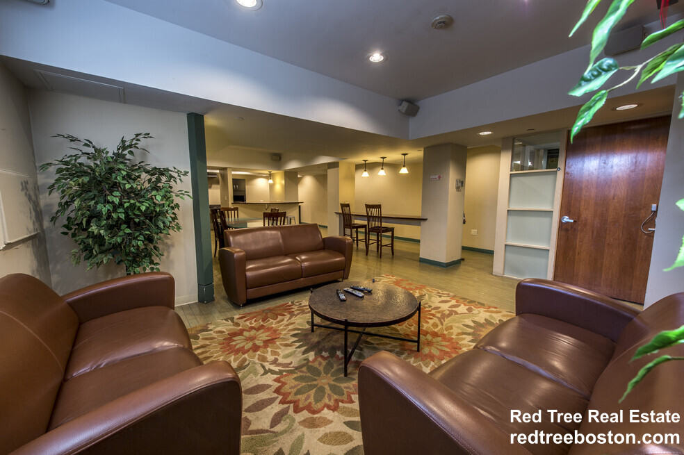 185 Freeman St, North Brookline