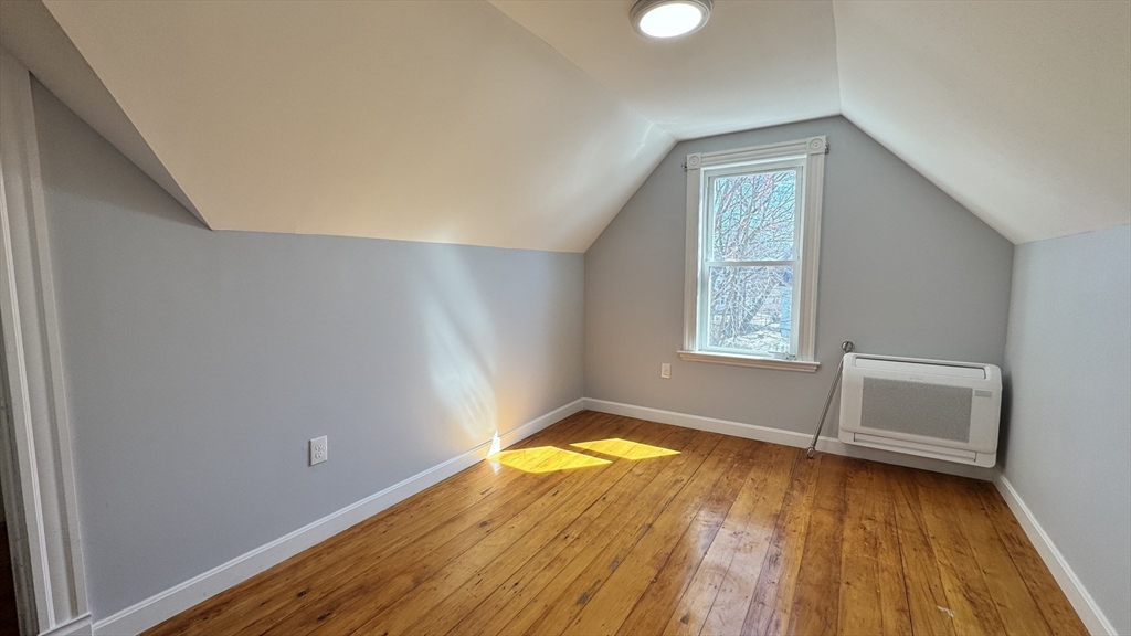 16 Hopkins St, Dorchester