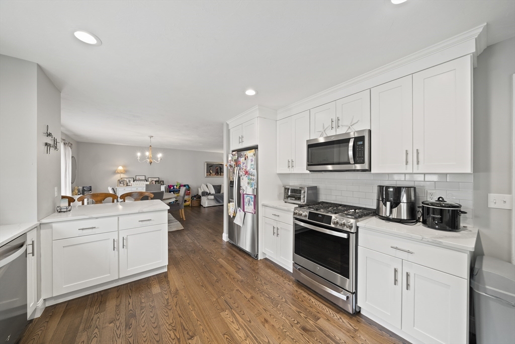 8 Old Field Way, Lakeville