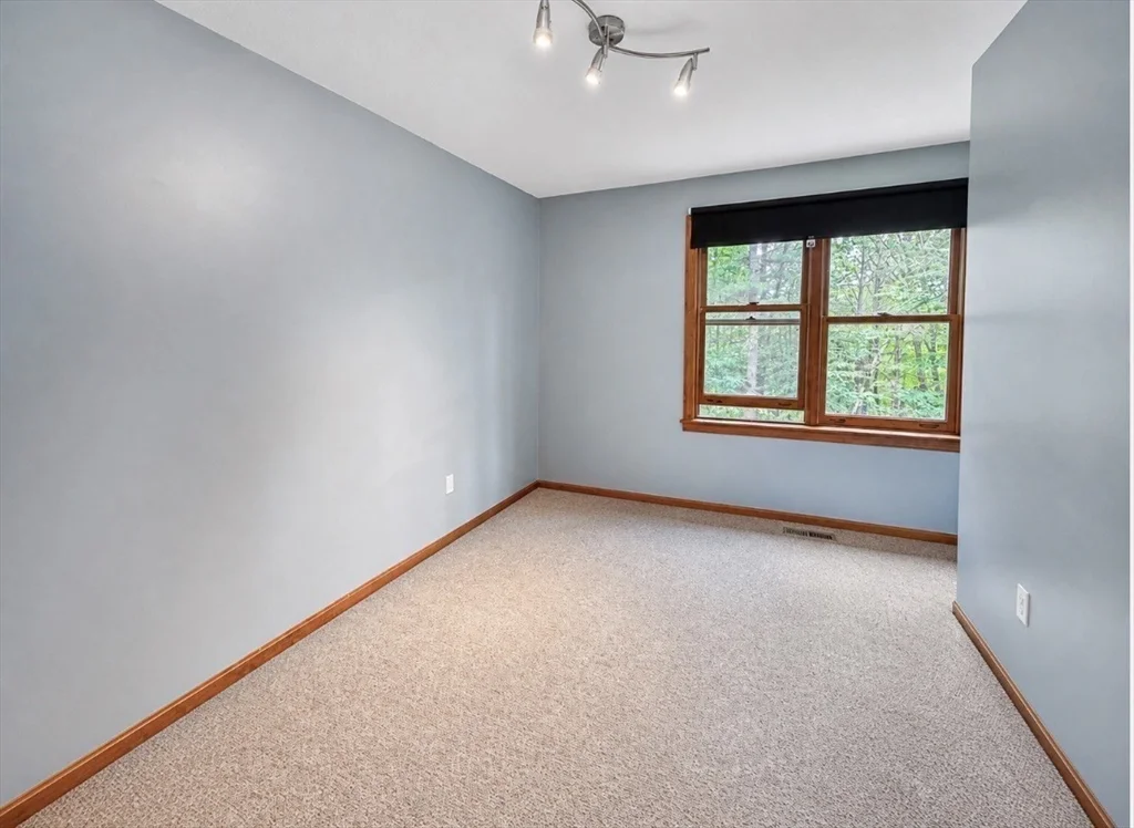 31 Woodside Circle, Sturbridge