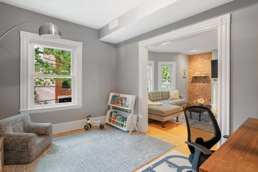 30 Oak St, Charlestown