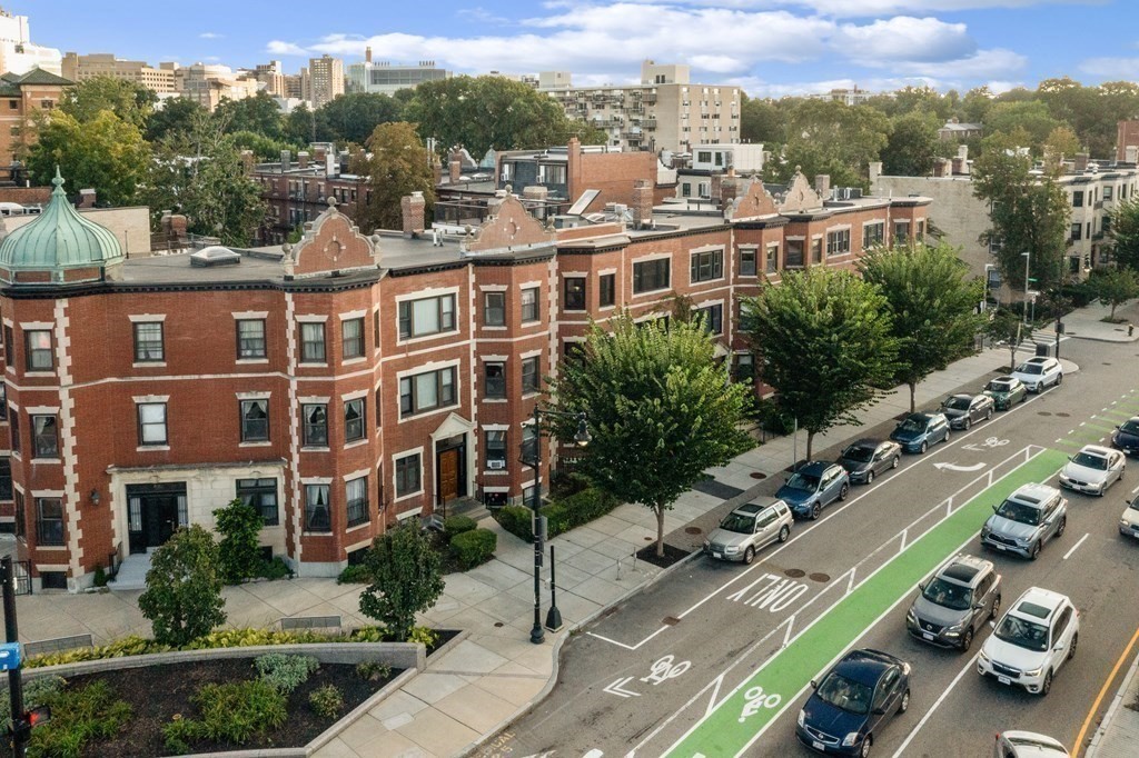 903 Beacon St, Back Bay