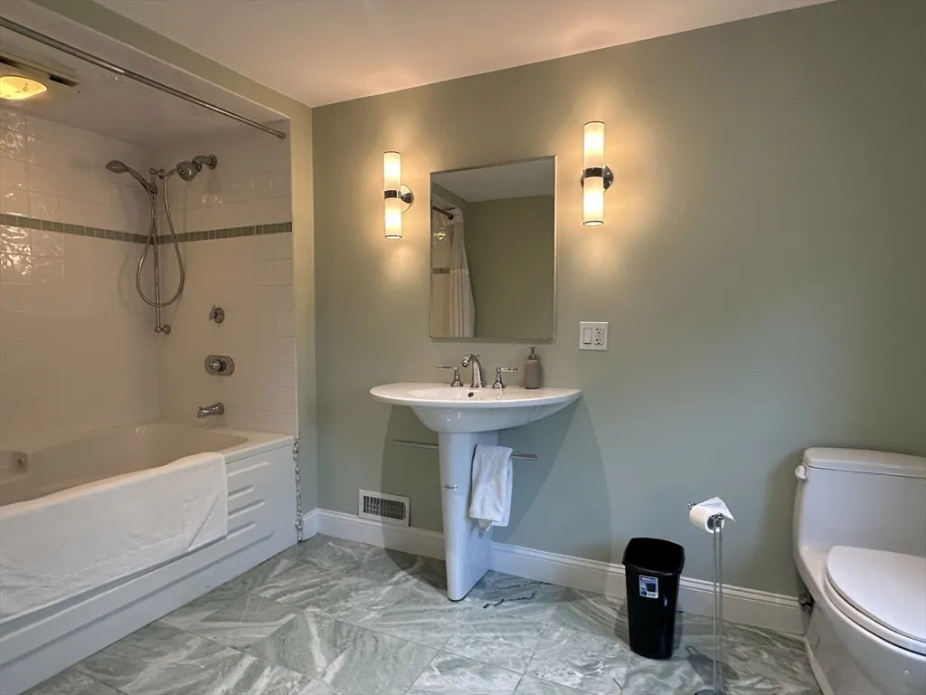 6 Brownson Ter, Jamaica Plain