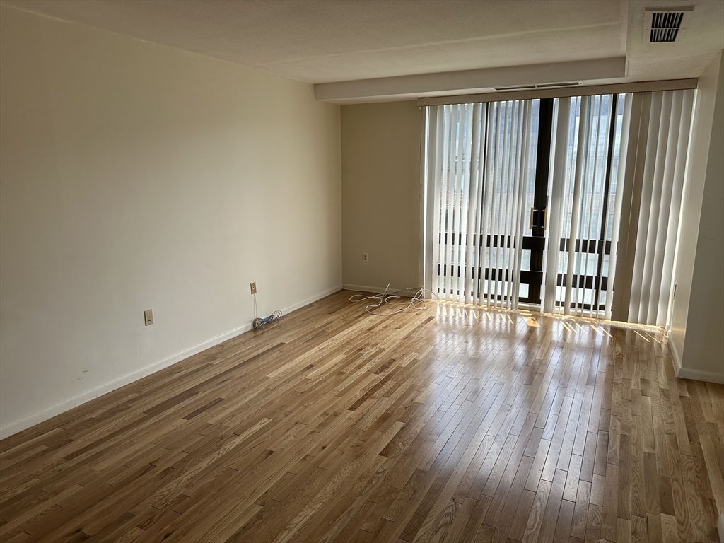 402 Paradise Rd, Swampscott