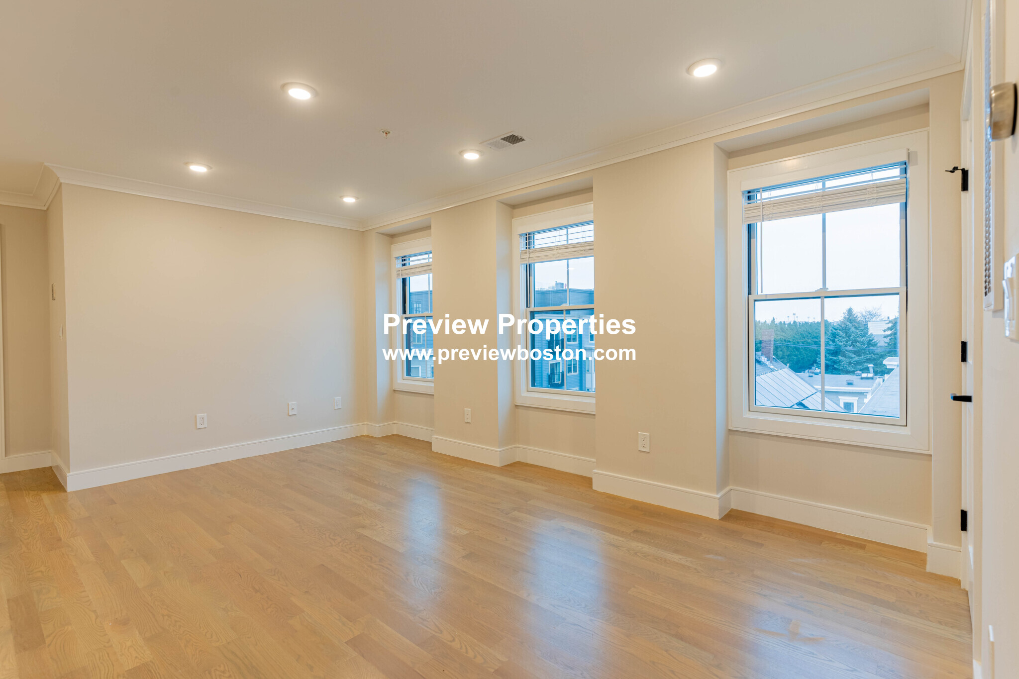 303 Maverick St, East Boston