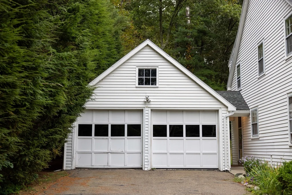 195 Dover Rd, Westwood