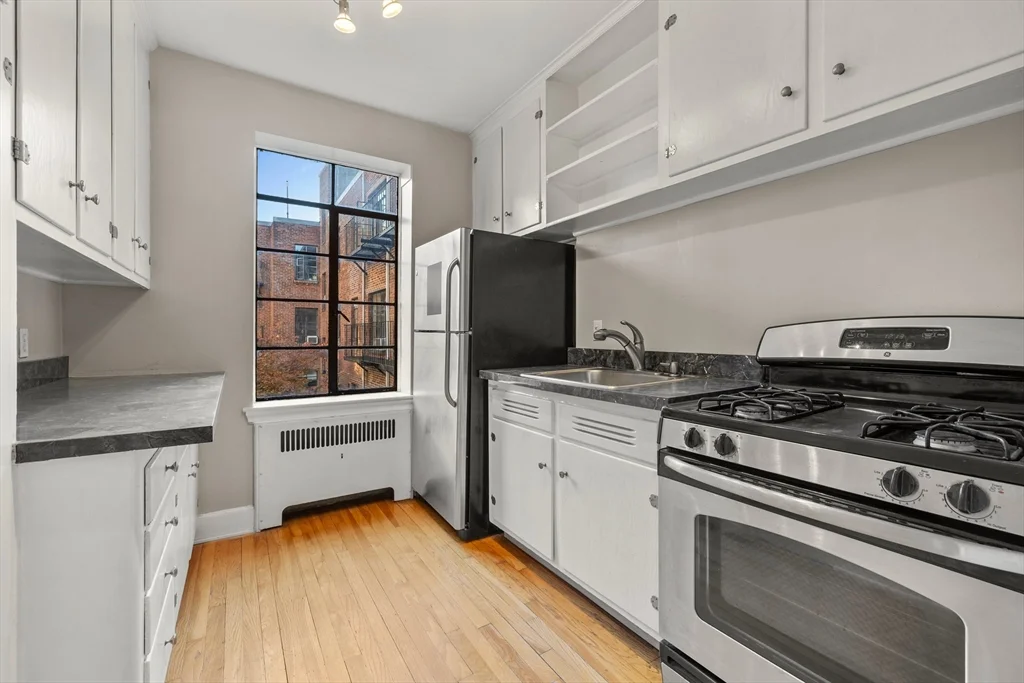 97 Strathmore Rd, Brighton