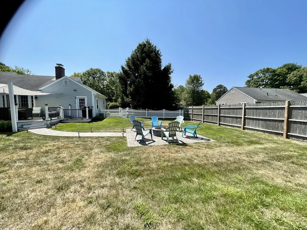 182 Beacon St, South Yarmouth