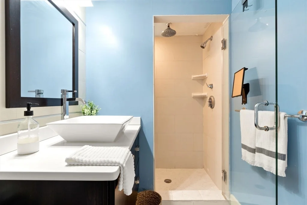 12 Mohawk St, South Boston