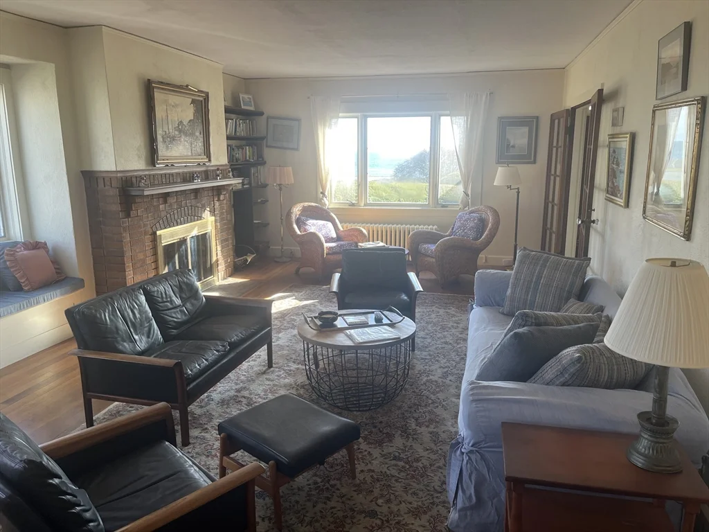 6 Bass Rocks Rd, Bass Rocks