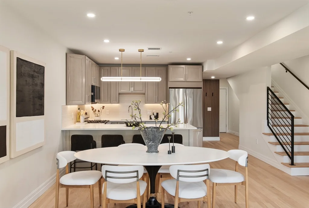 72 Hyde Park Ave, Jamaica Plain
