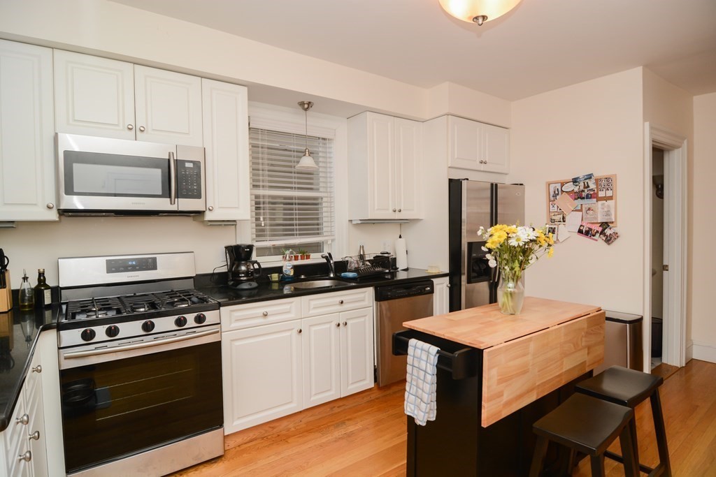 17 Athens St, Riverside