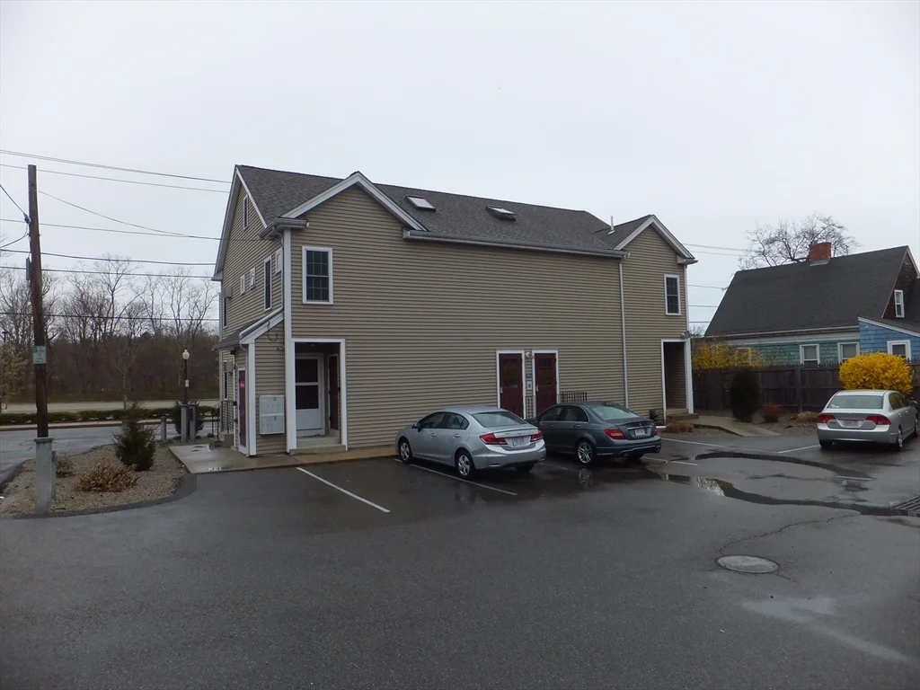 1581 Commercial St, Weymouth