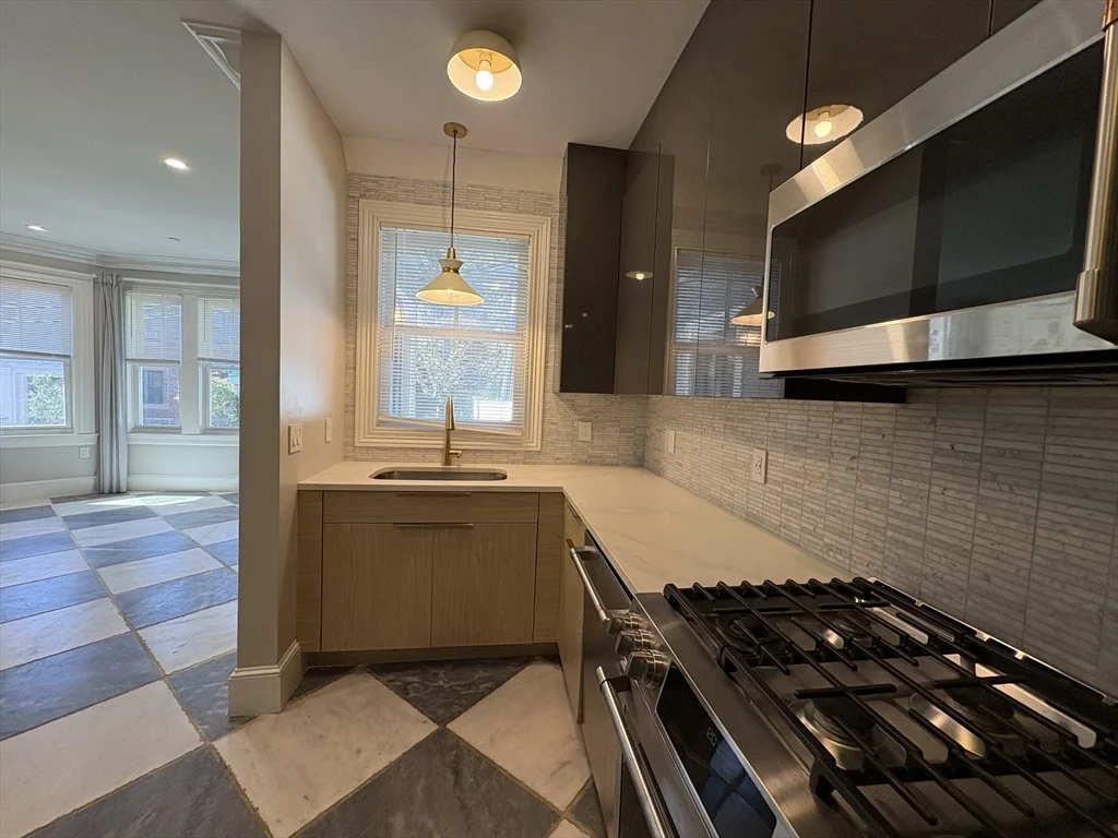 15 Lanark Rd, Brookline
