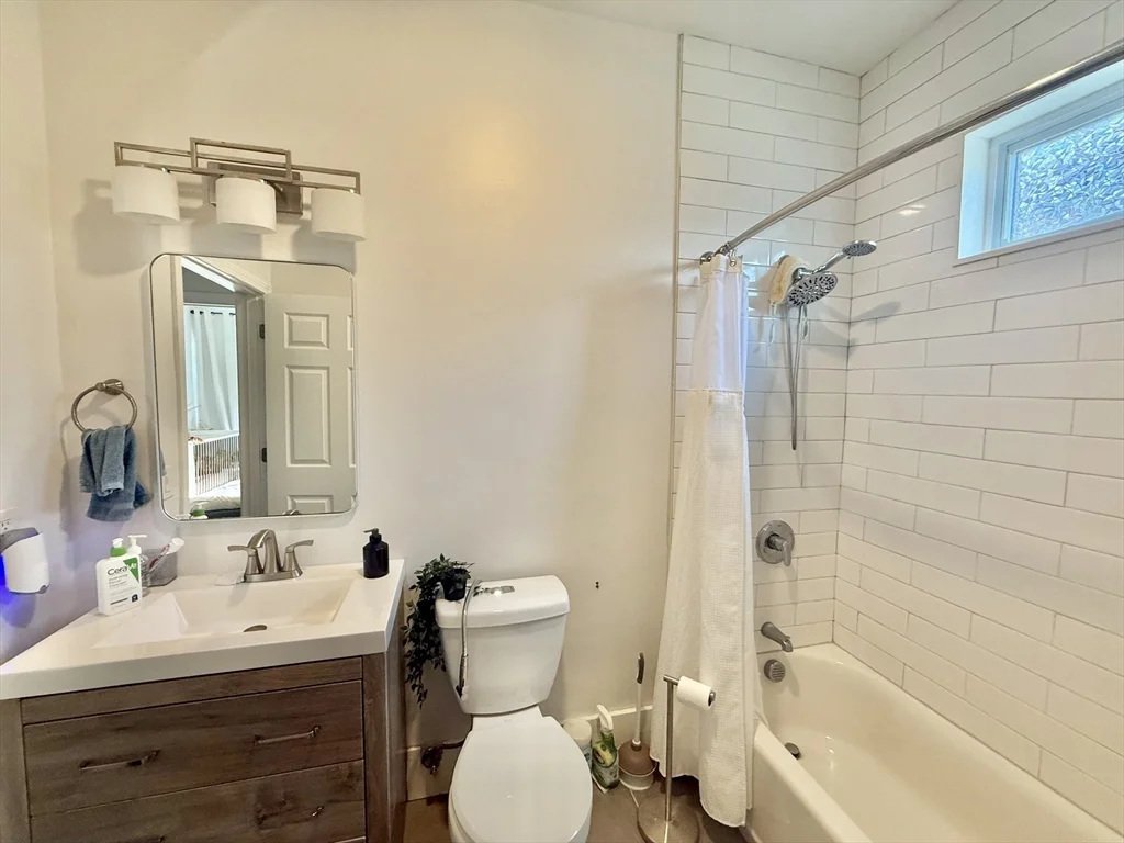 13 Schuyler St, Roxbury