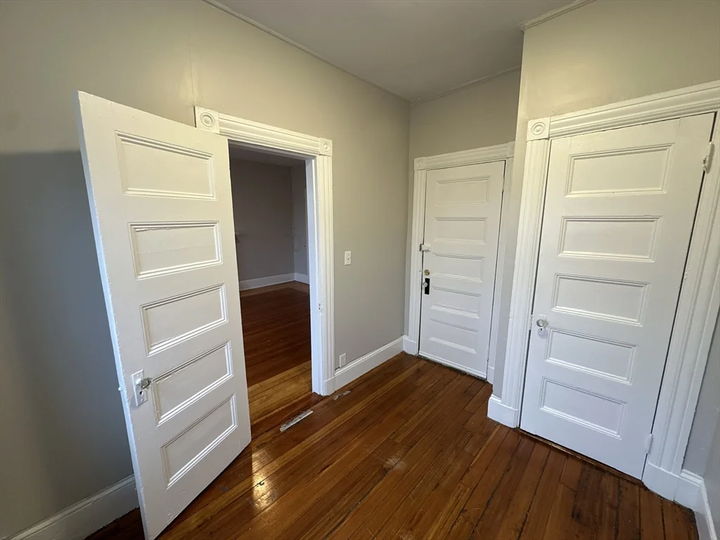 39 Forest St, Roxbury