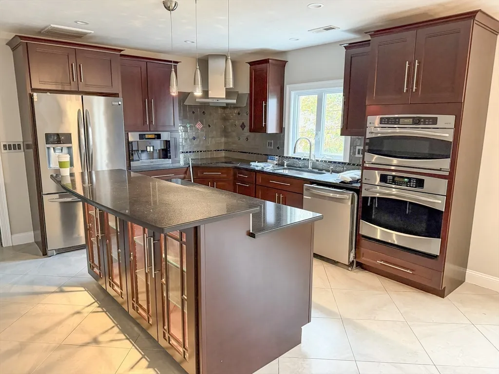 1132 West Boylston St, Summit