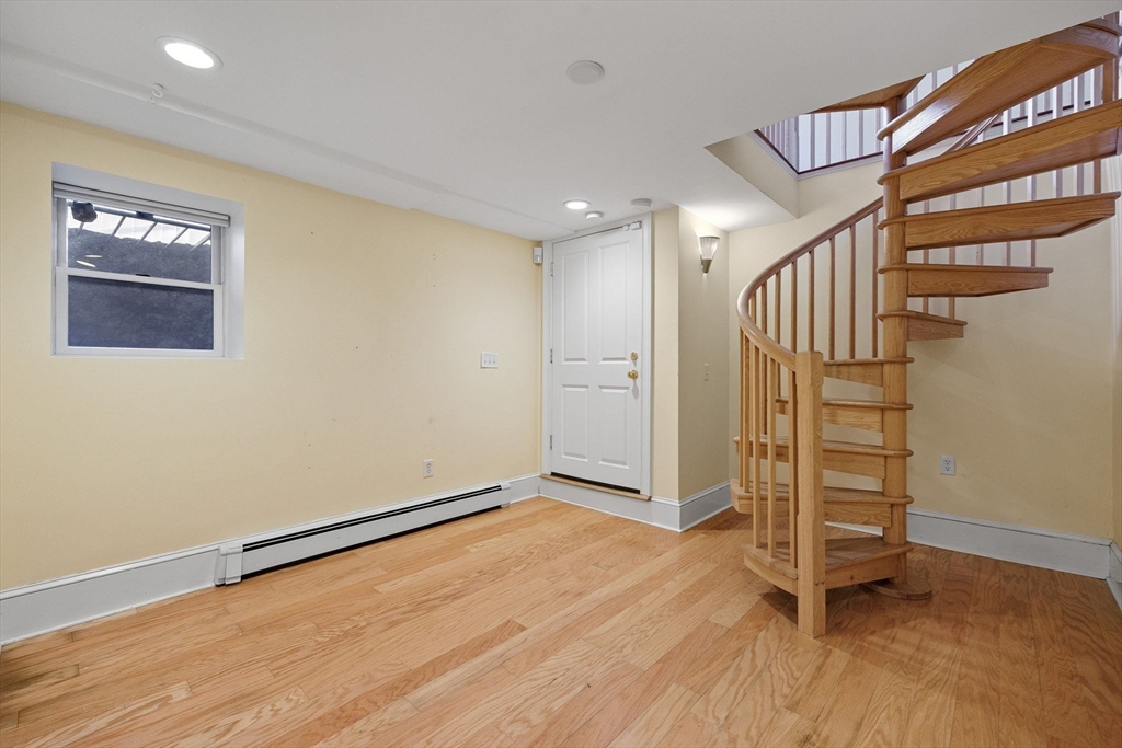 31 Millmont St, Roxbury