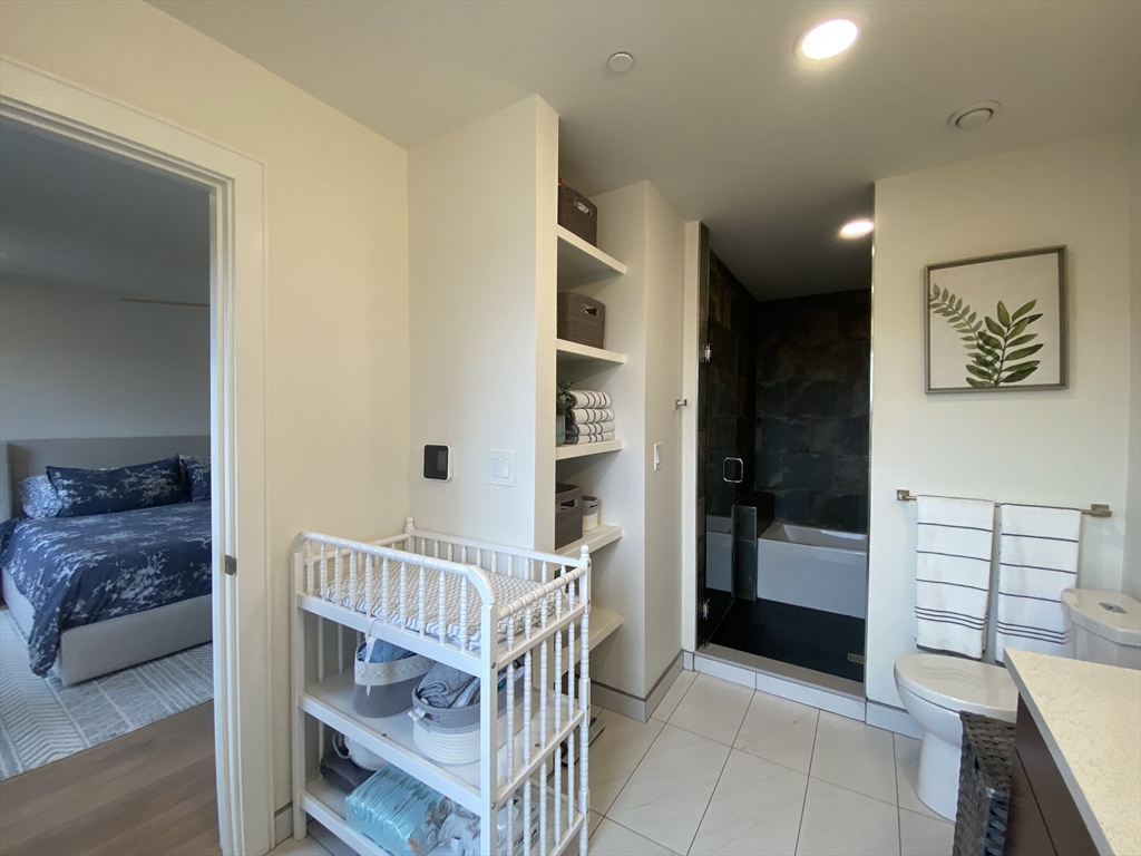 78 Fort Ave, Roxbury