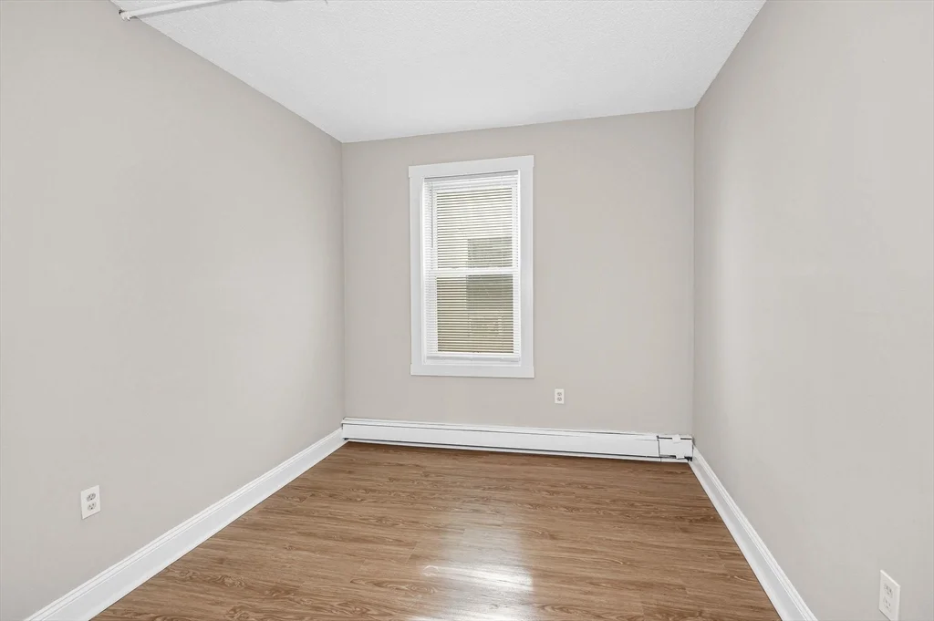 50 1/2 Common St, North Lawrence