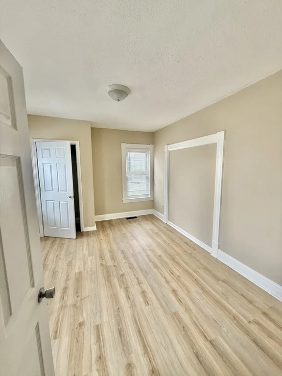 136 Gershom Ave, Lowell