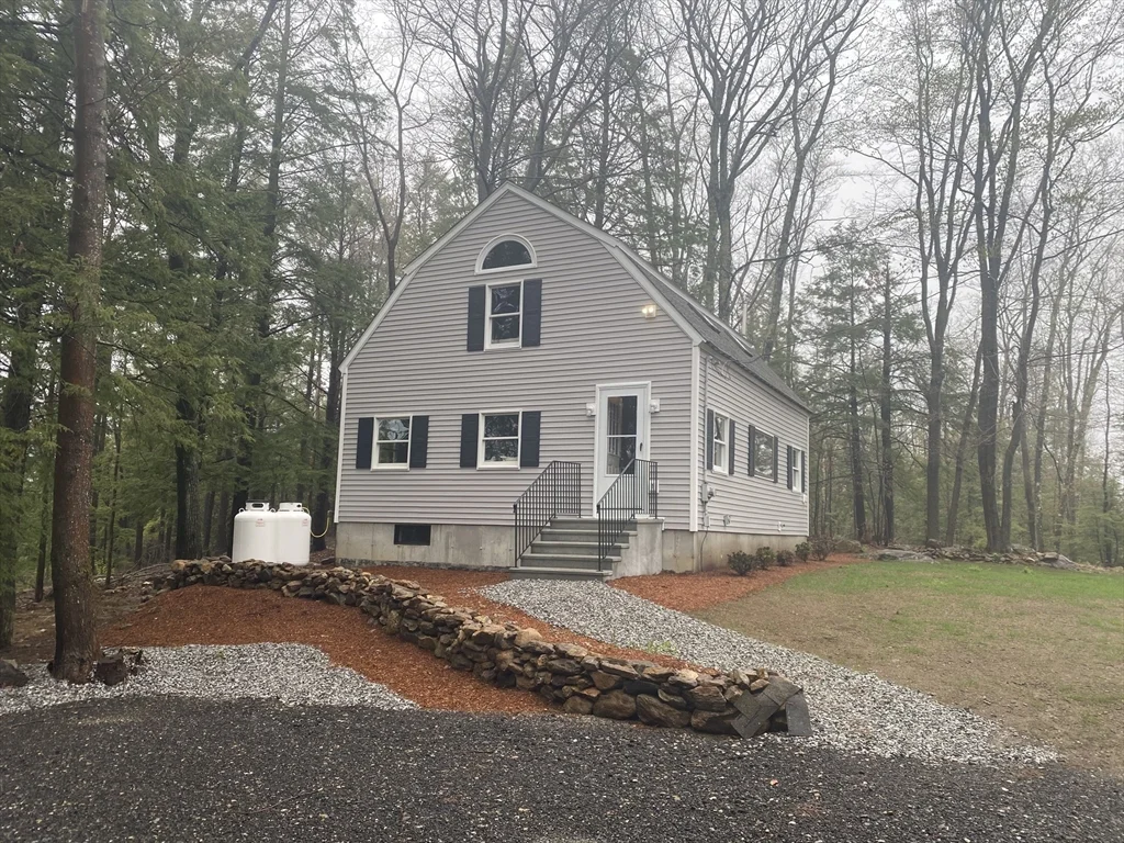 102 New Templeton Rd, Hubbardston