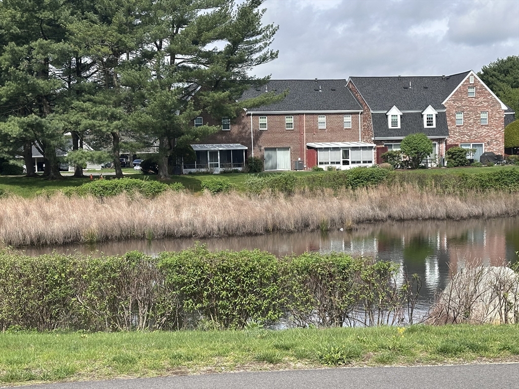 107 Erin Rd, Stoughton