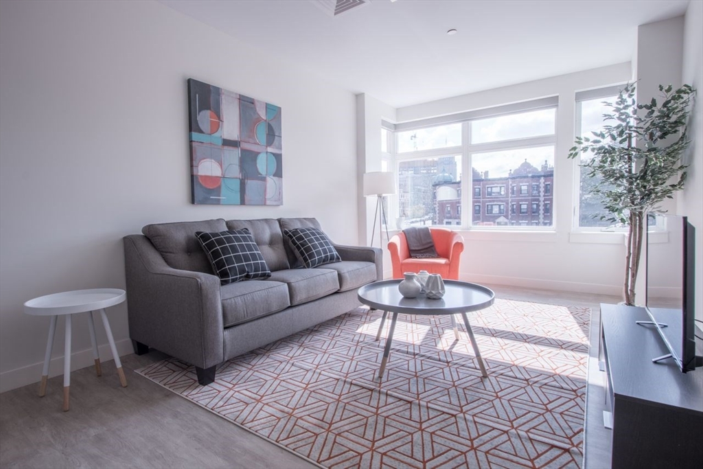 900 Beacon St, Fenway