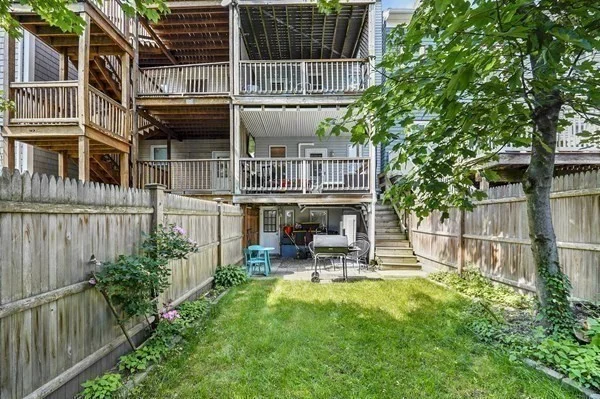 13 Telegraph St, South Boston
