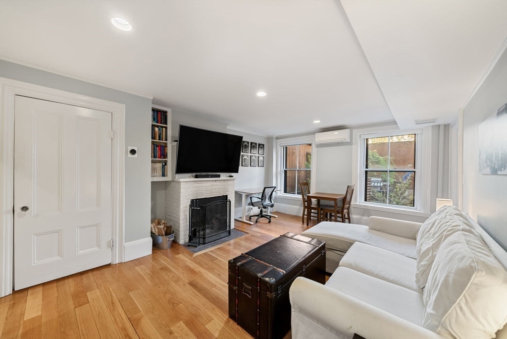 351 Marlborough St, Back Bay