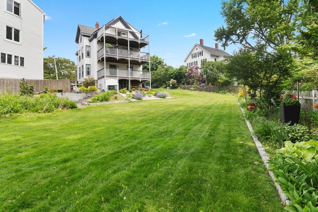 17 Lothrop St, Beverly Cove