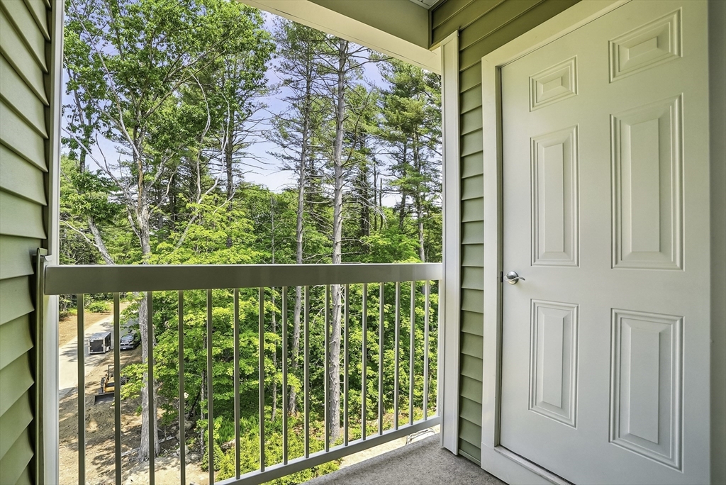 4 Winslow Ln, Grafton