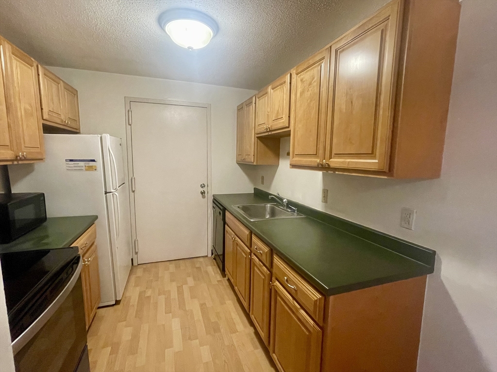 9 Village Rock Ln, Natick