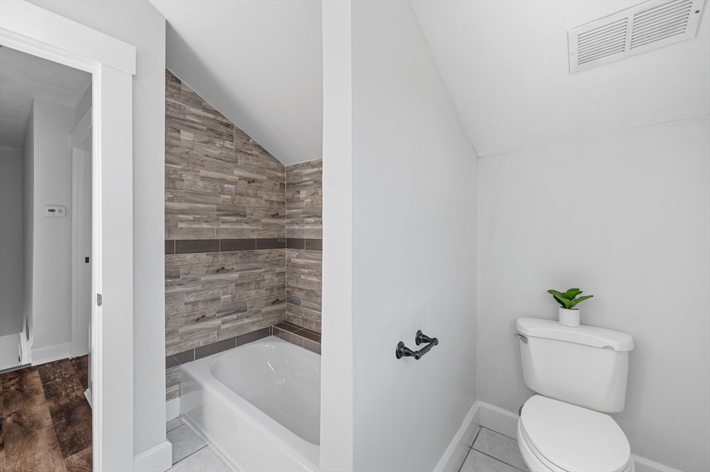 8 Beekman St, Fitchburg