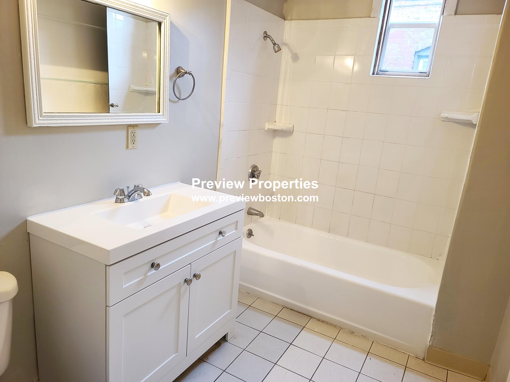 348 Faneuil St, Oak Square