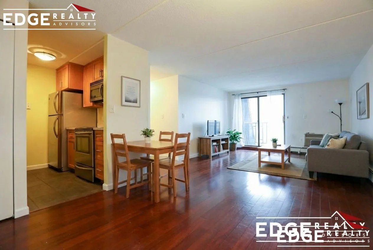 12 Ellery Sq, Mid-Cambridge