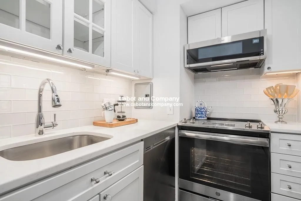 112 Pinckney St, Beacon Hill