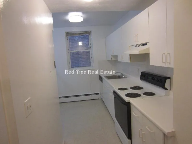 17 Green St, North Brookline