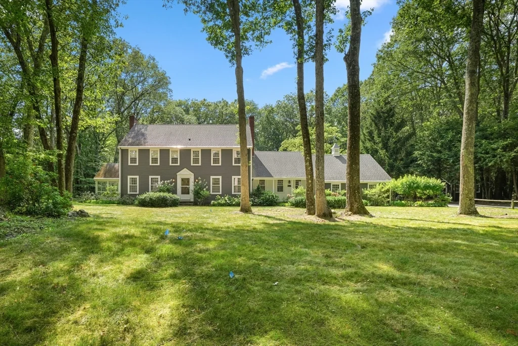 188 Country Dr, Weston