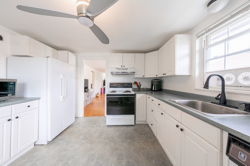 35 Hamilton Rd, Belmont