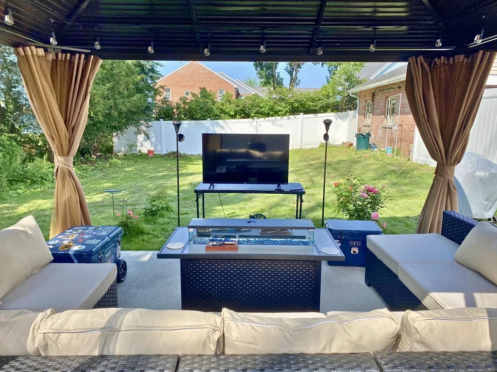 30 Maple Ave, North Andover