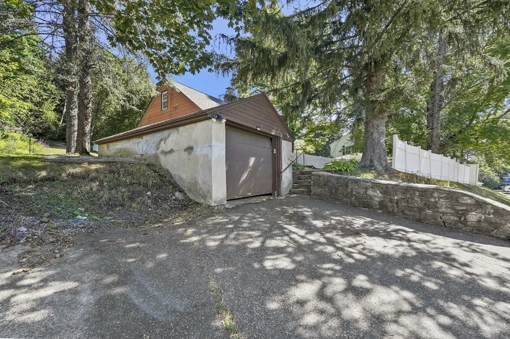 1337 Pleasant St, Worcester