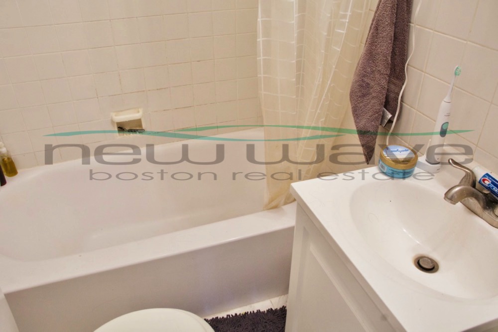 225 Newbury St, Back Bay