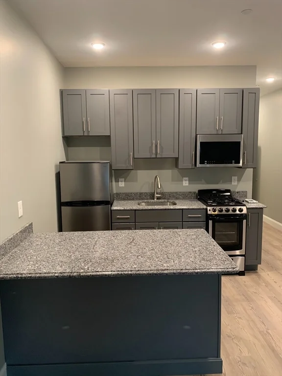 14 Yeamans St, Revere