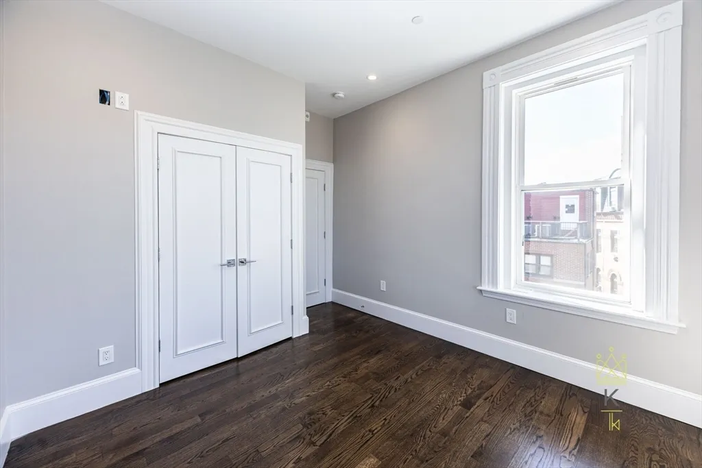 85 Regent St, Roxbury