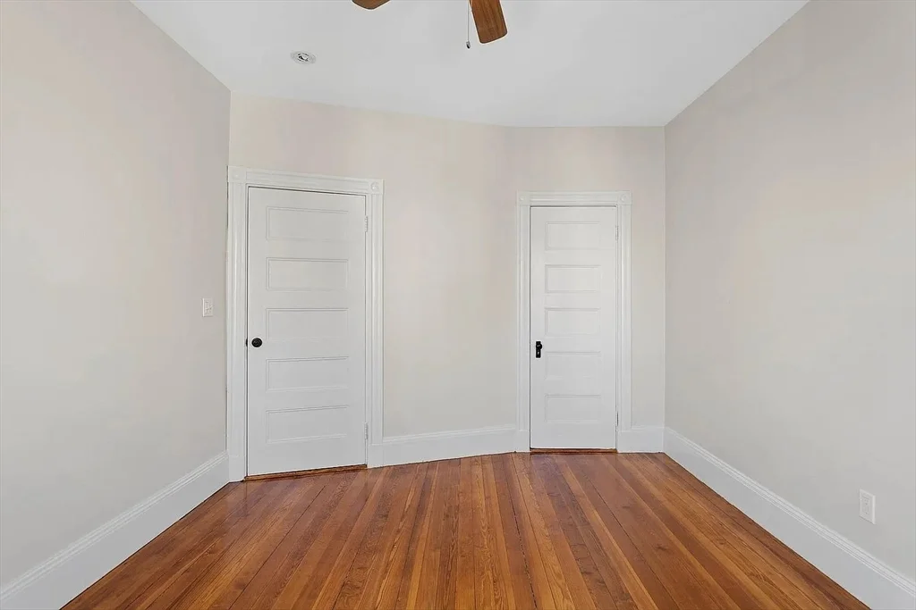 21 1/2 Mount Vernon St, Dorchester