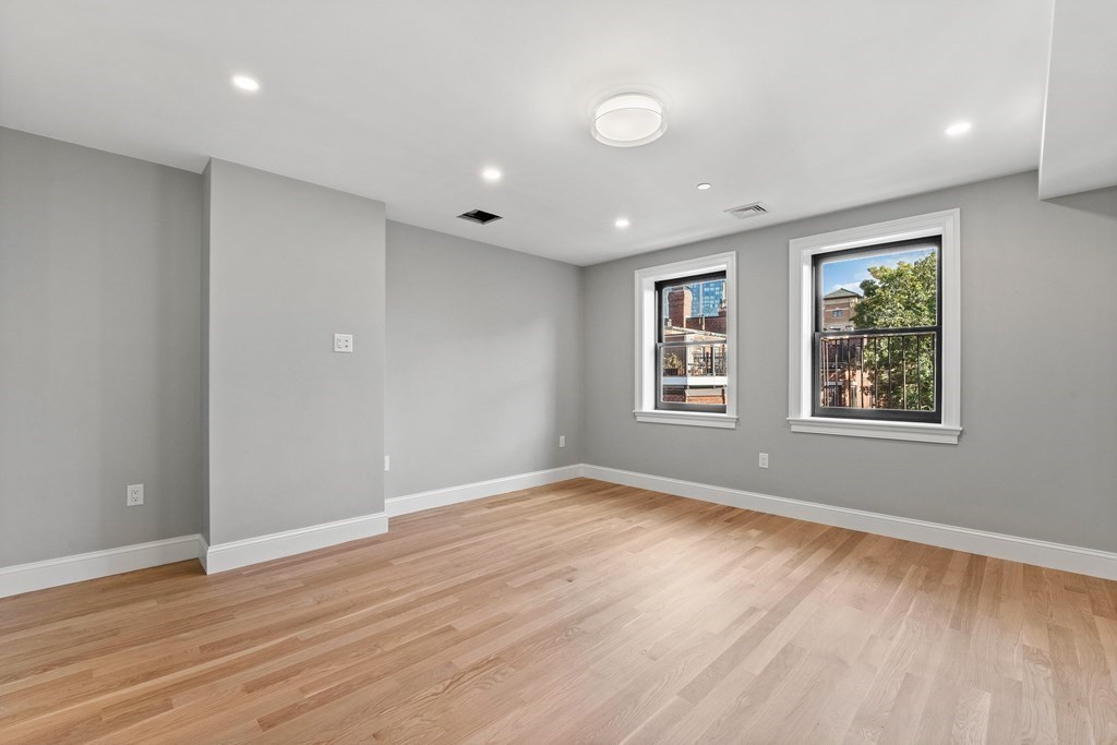 903 Beacon St, Back Bay