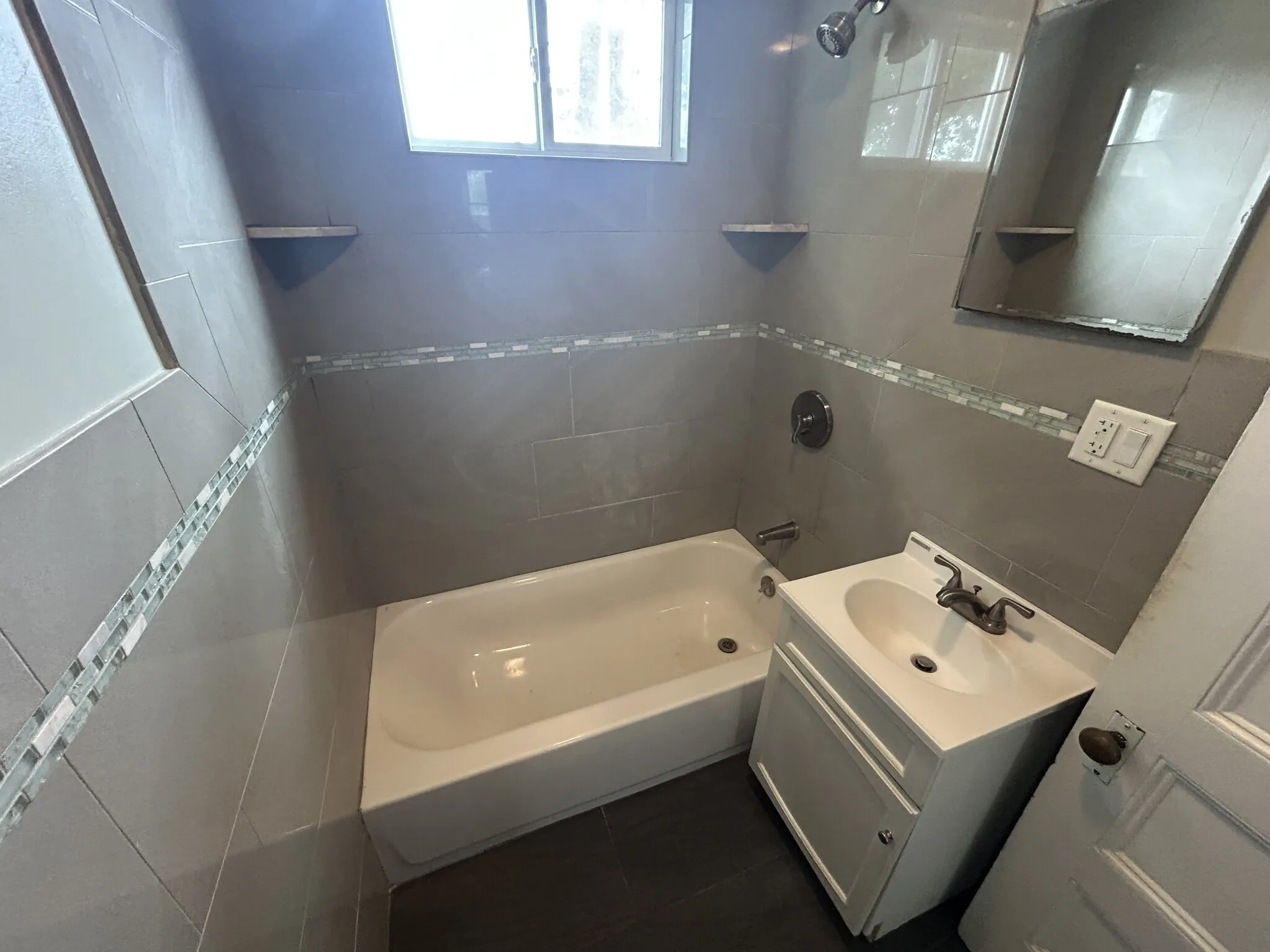 27 Albion Ter, Powder House Square